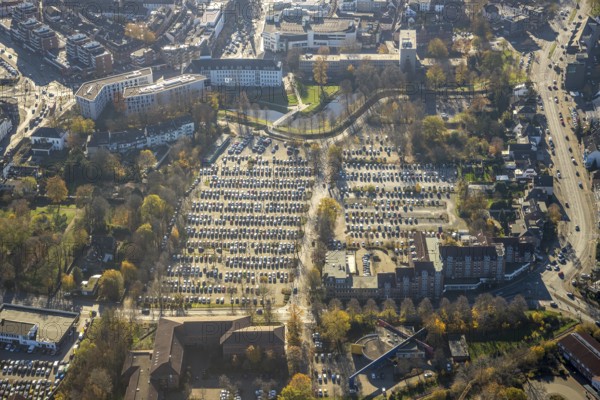 Aerial view, town hall Mörs, Stadt-Panorama - Niederrhein Verlag und Medienservice, Moersbach Stadtgraben, car parks Mühlenstraße Nordring, Mörs, Ruhr area, North Rhine-Westphalia, Germany, stream, authority, citizen service, DE, Europe, aerial view, aerial photography, aerial photography, Mörser Benden, car parks, town hall, town administration, overview, publisher, publishing house, administration, bird's eye view, birds-eyes view, former tax office, overview