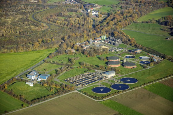 Aerial view, sewage treatment plant Moers-Gerdt, Wasserverbund Niederrhein, Rheinkamp-Meerbeck, Mörs, Ruhr area, North Rhine-Westphalia, Germany, wastewater treatment, DE, Europe, Grafschafter Straße, sewage treatment plant, sewage plant, aerial photograph, aerial photography, aerial photography, overview, bird's-eye view, water treatment plant, water purification plant, birds-eyes view, overview
