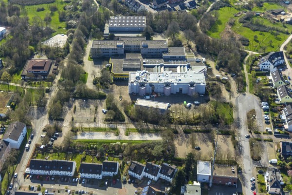 Aerial photo, comprehensive school Saarn, renovation, vocational school, Berufskolleg Lehner Straße, Linksruhr, Mülheim an der Ruhr, Ruhr area, North Rhine-Westphalia, Germany, Mülheim, an, der, Ruhr, DE, Europe, birds-eyes, view, aerial photograph, aerial photography, aerial photography, overview, overview, bird's eye view, education, pupils, college, training, school year, homework, class, year, education, pedagogy