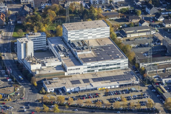 Aerial view, commercial area Dümpten, Aldi Süd, largest ALDI Süd store in Germany, Mannesmannallee, motorway A40, Dümpten - West, Mülheim an der Ruhr, Ruhr area, North Rhine-Westphalia, Germany, Aldi supermarket, DE, Europe, commercial enterprises, commercial area, commercial area, commercial park, commercial location, commercial use, industrial area, industrial building, industrial location, aerial view, aerial photography, aerial photography, car parks, photovoltaic, photovoltaic system, solar, solar system, solar energy, solar energy, overview, bird's-eye view, birds-eyes view, overview