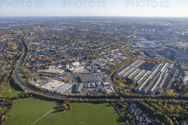 Aerial view, industrial area Dümpten, Mannesmannallee, motorway A40, Dümpten - West, Mülheim an der Ruhr, Ruhr area, North Rhine-Westphalia, Germany, Aldi supermarket, Aldi Süd, DE, Europe, commercial enterprises, commercial area, commercial park, commercial location, commercial use, property tax, real estate, industrial area, industrial building, industrial site, aerial view, aerial photography, aerial photography, apartment buildings, metro, apartment buildings, photovoltaic, photovoltaic system, solar, solar system, solar energy, solar energy, overview, Vallourec Germany, bird's-eye view, residential area, residential buildings, birds-eyes view, overview