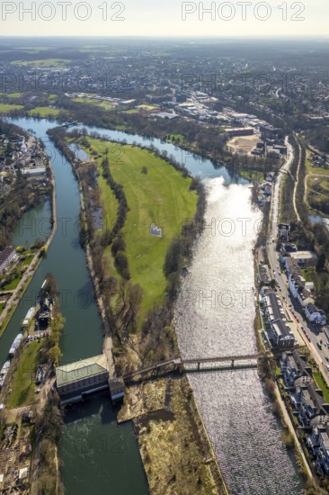 Aerial photo, Ruhr, hydroelectric power station on the Ruhr, Kassenbergbrücke, weir Mülheim, Altstadt I, Mülheim an der Ruhr, Ruhr area, North Rhine-Westphalia, Germany, Mülheim, an, der, DE, Europe, birds-eyes, view, aerial photography, aerial photography, overview, overview, bird's eye view, river, waterway, shipping traffic, transport, logistics, goods movement, ships, waters