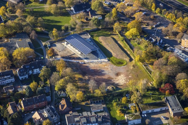 Aerial view, sports field Von-der-Tann-Straße, new sports park Styrum with park of the Feldmann Foundation, construction site new building, Styrum, Mülheim an der Ruhr, Ruhr area, North Rhine-Westphalia, Germany, DE, Europe, aerial view, aerial photography, aerial photography, photovoltaics, photovoltaic system, solar, solar system, solar energy, solar energy, sports, sports facilities, sports park Styrum, sports field, sports facility, overview, bird's-eye view, bird's-eye view, overview