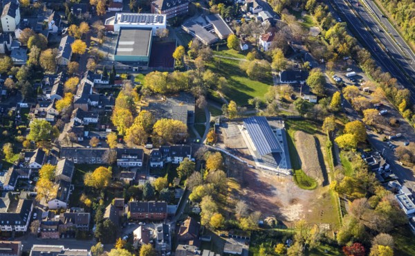 Aerial view, sports field Von-der-Tann-Straße, new sports park Styrum with park of the Feldmann Foundation, construction site new building, Styrum, Mülheim an der Ruhr, Ruhr area, North Rhine-Westphalia, Germany, DE, Europe, aerial view, aerial photography, aerial photography, photovoltaics, photovoltaic system, solar, solar system, solar energy, solar energy, sports, sports facilities, sports park Styrum, sports field, sports facility, overview, bird's-eye view, bird's-eye view, overview