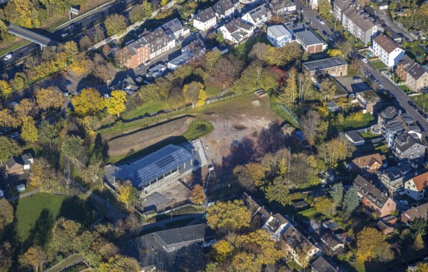Aerial view, sports field Von-der-Tann-Straße, new sports park Styrum with park of the Feldmann Foundation, construction site new building, Styrum, Mülheim an der Ruhr, Ruhr area, North Rhine-Westphalia, Germany, DE, Europe, aerial view, aerial photography, aerial photography, photovoltaics, photovoltaic system, solar, solar system, solar energy, solar energy, sports, sports facilities, sports park Styrum, sports field, sports facility, overview, bird's-eye view, bird's-eye view, overview