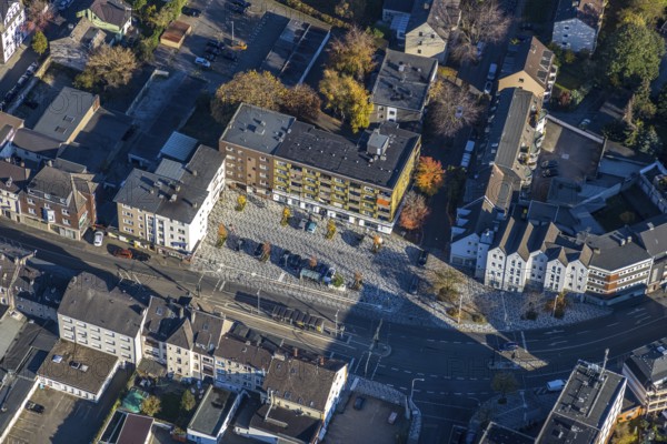 Aerial view, shopping centre and patterned car park, Oberhausener Straße/corner of Goebenstraße. The small car park is being upgraded to a district centre (Styrum), Oberhausener Straße, Styrum, Mülheim an der Ruhr, Ruhr area, North Rhine-Westphalia, Germany, DE, Europe, aerial view, aerial photography, aerial photography, car parks, overview, bird's-eye view, overview