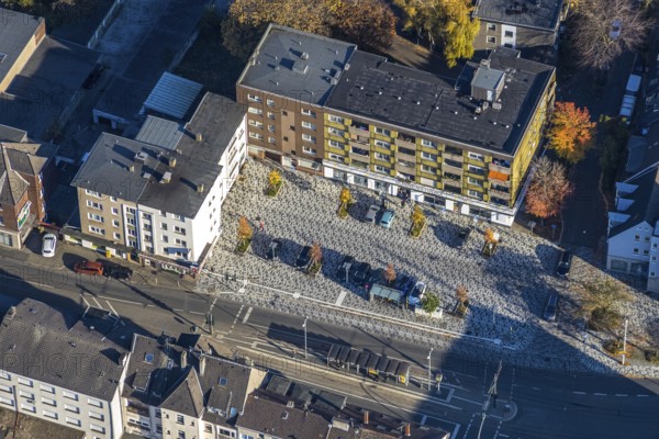 Aerial view, shopping centre and patterned car park, Oberhausener Straße/corner of Goebenstraße. The small car park is being upgraded to a district centre (Styrum), Oberhausener Straße, Styrum, Mülheim an der Ruhr, Ruhr area, North Rhine-Westphalia, Germany, DE, Europe, aerial view, aerial photography, aerial photography, car parks, overview, bird's-eye view, overview