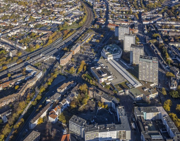 Aerial view, development area around the main post office, main railway station, fast cycle path, Dickswall high-rise buildings, Altstadt I, Mülheim an der Ruhr, Ruhr area, North Rhine-Westphalia, Germany, railway tracks, railway station, station forecourt, authority, DE, Deutsche Bahn AG, Europe, Forum Hochhaus, main railway station, autumn colours, aerial view, aerial photography, aerial photography, RS1, cycle path, town hall, castle bridge, city administration, registry office, technical town hall, overview, administrative area, bird's-eye view, overview