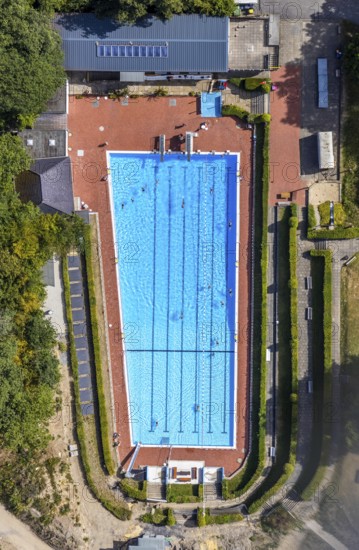 Aerial photo, outdoor pool, Bürgerbad Leitmecke, pandemic fear, distance rule, corona virus, Menden, Sauerland, Märkischer Kreis, North Rhine-Westphalia, Germany, bathing establishment, bathing resort, Bürgermeister-Rau-Straße, corona crisis, corona measures, corona fear, Covid-19, DE, Europe, leisure, leisure facility, leisure pool, leisure activities, hygiene measures, aerial view, aerial photography, aerial photography, pool, swimming pool, swimming pool, swimming pleasure, overview, virus, bird's eye view, water fun, birds-eyes view, overview