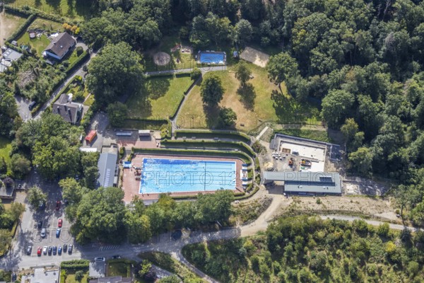 Aerial photo, outdoor pool, Bürgerbad Leitmecke, pandemic fear, distance rule, corona virus, construction site, Menden, Sauerland, Märkischer Kreis, North Rhine-Westphalia, Germany, bathing establishment, bathing resort, Bürgermeister-Rau-Straße, corona crisis, corona measures, corona fear, Covid-19, DE, Europe, leisure, leisure facility, leisure pool, leisure activities, hygiene measures, aerial view, aerial photography, aerial photography, pool, swimming pool, swimming pool, swimming pleasure, overview, virus, bird's eye view, water fun, birds-eyes view, overview