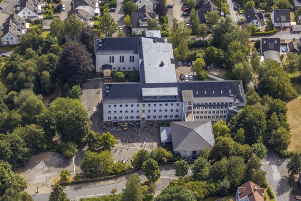 Aerial photograph, Städt. Realschule Menden, Klosterstraße, Menden, Sauerland, Märkischer Kreis, North Rhine-Westphalia, Germany, education, educational institution, DE, Europe, educational institute, aerial view, aerial photography, aerial photography, Realschule, school, overview, bird's-eye view, overview