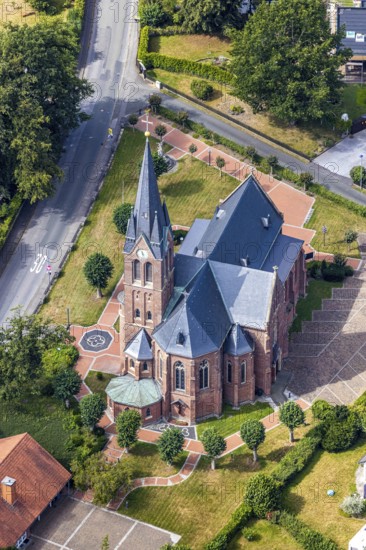 Aerial view, catholic church St. Antonius Einsiedler, Halinger Dorfstraße, Antoniuskirchplatz, Menden, Sauerland, Märkischer Kreis, North Rhine-Westphalia, Germany, place of worship, DE, Europe, religious community, church, parish, denomination, aerial view, aerial photography, aerial photography, aerial photography, religion, overview, bird's-eye view, birds-eyes view, overview