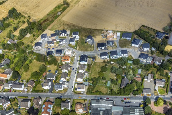 Aerial view, construction site, new development area, residential buildings Hellenkamp, Heidestraße, Menden, Sauerland, Märkischer Kreis, North Rhine-Westphalia, Germany, construction work, construction area, building site, building plots, construction measure, construction project, construction site, DE, Europe, property tax, real estate, aerial view, aerial photography, aerial photography, new construction, overview, bird's eye view, residential complex, living and living, residential area, residential buildings, residential quality, residential neighbourhood, residential estate, birds-eyes view, overview