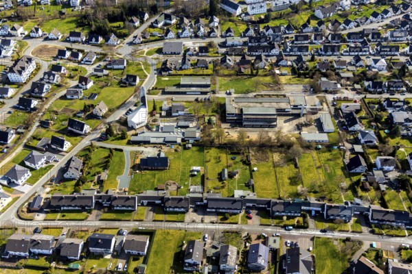 Aerial view, Mariengrundschule, Evang. Johannes-Kindergarten, former Johanneskirche, Meschede, Sauerland, North Rhine-Westphalia, Germany, DE, Europe, property tax, real estate, kindergarten, day care centre, day care centre, church, day care centre, aerial view, aerial photography, aerial photography, overview, bird's eye view, residential area, residential area, residential buildings, residential quality, residential quarter, housing estate, birds-eyes view, overview
