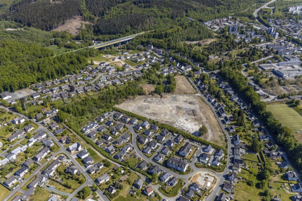 Aerial view, aerial view Meschede North, bridge of the motorway A46, construction site, Meschede, Sauerland, North Rhine-Westphalia, Germany, construction area, construction site, building plots, DE, single-family houses, Europe, football pitch, property tax, Hochsauerlandkreis, real estate, aerial view, aerial photography, aerial photography, apartment buildings, terraced houses, overview, bird's-eye view, residential complex, living and living, residential area, residential buildings, residential quarter, housing estate, birds-eyes view, overview
