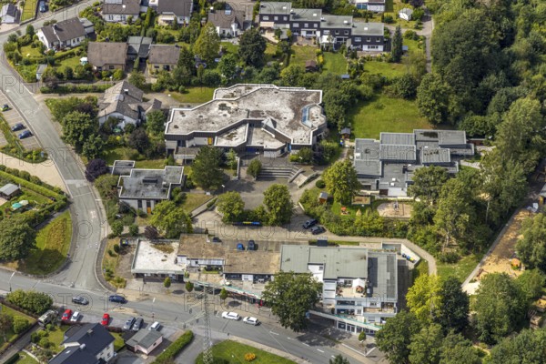 Aerial view, Joint Church Centre - Protestant Church Community Meschede, Kindergarten St. Franziskus, Meschede, Sauerland, Hochsauerlandkreis, North Rhine-Westphalia, Germany, place of worship, DE, Europe, Protestant Church District Arnsberg, community of faith, place of worship, Kastanienweg, kindergarten, day nursery, day care centre, church, church community, day care centre, denomination, aerial view, aerial photography, aerial photography, religion, overview, bird's eye view, birds-eyes view, overview