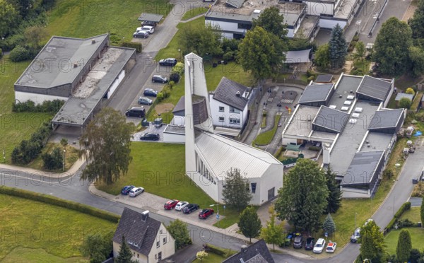 Aerial view, former Johannes church becomes holiday flat, Evang. Johannes kindergarten, Mariengrundschule, Meschede, Sauerland, Hochsauerlandkreis, North Rhine-Westphalia, Germany, place of worship, education, educational institution, DE, Europe, place of worship, primary school, property tax, real estate, church, teaching institute, aerial view, aerial photography, aerial photography, school, overview, bird's-eye view, Von-Westphalen-Straße, residential complex, living and living, residential area, birds-eyes view, overview