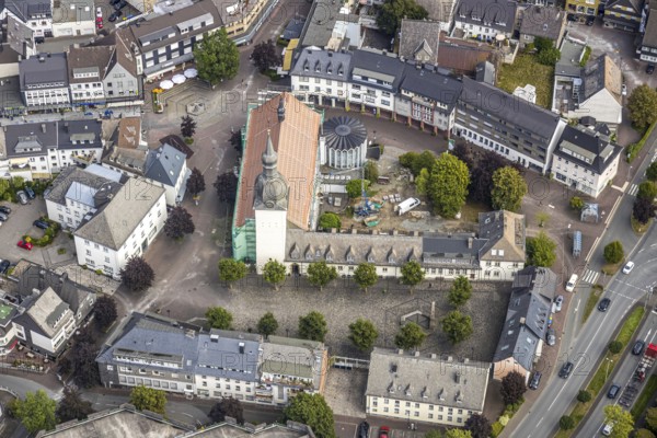 Aerial view, Catholic parish church St. Walburga, construction site renovation, war memorial, Kaiser-Otto-Platz, Meschede, Sauerland, Hochsauerlandkreis, North Rhine-Westphalia, Germany, place of worship, construction work, construction area, construction site, construction measure, construction project, construction site, DE, monument, memorial complex in memory of the fallen of the war 1870/71, renewal, Europe, religious community, place of worship, church, parish, denomination, aerial view, aerial photography, aerial photography, square, religion, renovation, redevelopment, Stiftsplatz, overview, covering, bird's-eye view, birds-eyes view, overview