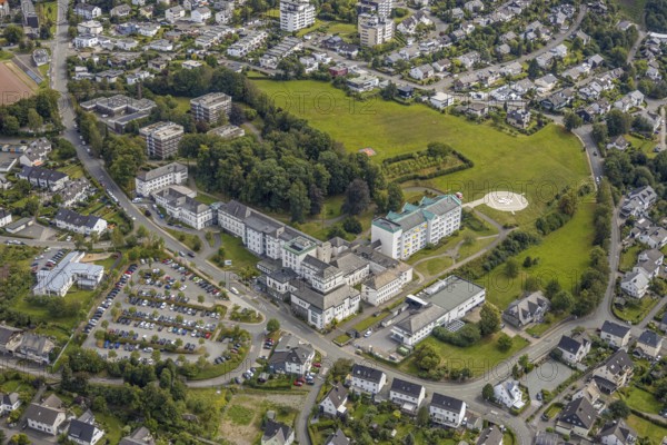 Aerial view, St. Walburga Hospital, Meschede, Sauerland, Hochsauerlandkreis, North Rhine-Westphalia, Germany, DE, Europe, healthcare, hospital, Hospital St. Walburga, helipad, clinic, clinical centre, Klinikum Hochsauerland, hospital, aerial photograph, aerial photography, aerial photography, medical facility, medical assistance, emergency service, car parks, overview, bird's-eye view, bird's-eye view, overview, medical care