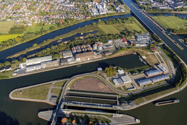 Aerial view, waterway junction Minden, river Weser, Mittellandkanal, Nordstadt, Minden, Ostwestfalen-Lippe, OWL, North Rhine-Westphalia, Germany, DE, Europe, aerial view, aerial photography, aerial photography, OWL book, OWLBuch, Ostwestfalen, overview, bird's-eye view, birds-eyes view, overview