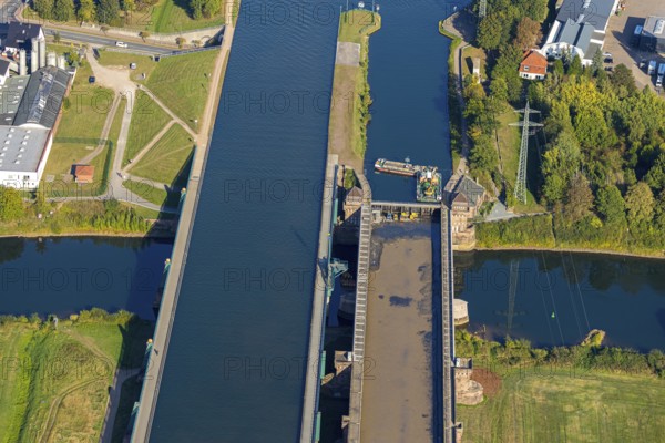 Aerial view, waterway junction Minden, river Weser, Mittellandkanal, Nordstadt, Minden, Ostwestfalen-Lippe, OWL, North Rhine-Westphalia, Germany, bridge, DE, Europe, aerial view, aerial photography, aerial photography, OWL book, OWLBuch, Ostwestfalen, trough bridge, overview, bird's-eye view, water bridge, birds-eyes view, overview