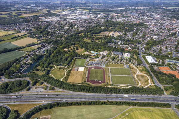 Aerial view, motorway junction 8 Mörs, motorway A40, Mörser TV Hockey, TPM Tennis-Park Mörs, Mörs, Ruhr area, North Rhine-Westphalia, Germany, DE, Europe, birds-eyes, view, aerial photography, aerial photography, overview, overview, bird's eye view, transport, traffic, infrastructure, logistics, road traffic, hobby, sport, training, team, championship, clay court, tennis, tennis playing, tennis club, hockey, fitness, hockey court
