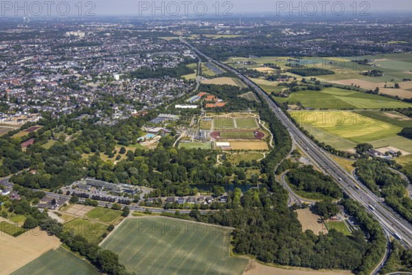 Aerial view, motorway junction 8 Mörs, motorway A40, Mörser TV Hockey, TPM Tennis-Park Mörs, Mörs, Ruhr area, North Rhine-Westphalia, Germany, DE, Europe, birds-eyes, view, aerial photography, aerial photography, overview, overview, bird's eye view, transport, traffic, infrastructure, logistics, road traffic, hobby, sport, training, team, championship, clay court, tennis, tennis playing, tennis club, hockey, fitness, hockey court