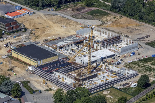 Aerial view, Berufskolleg für Technik Mörs, construction site of new school building, Berufskolleg-Campus, joint campus of the Berufskolleg für Technik, the Hermann-Gmeiner-Berufskolleg, the Mercator-Berufskolleg and the Fachseminar für Altenpflege, Mörs, Ruhr area, North Rhine-Westphalia, Germany, DE, Europe, birds-eyes, view, aerial photograph, aerial photography, aerial photography, overview, overview, bird's-eye view, vocational school, training, profession, apprenticeship, technical school