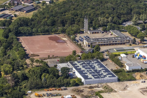 Aerial photo, fire brigade Mörs, fire brigade Hülsdonk, sports field FC Rot-Weiß Mörs, Mörs, Ruhr area, North Rhine-Westphalia, Germany, DE, Europe, birds-eyes, view, aerial photo, aerial photography, aerial photography, overview, overview, bird's eye view, fire station, rescue service, fire engine, fire fighting, emergency care, gymnastics, sports, ball sports, fitness, exercise, athletics