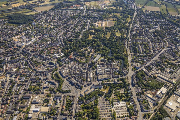 Aerial view, overview centre, structure Dutch model fortification, jagged ring of ramparts, bastions, Mörs castle park, Mörs, Ruhr area, North Rhine-Westphalia, Germany, DE, Europe, birds-eyes, view, aerial photograph, aerial photography, aerial photography, overview, bird's eye view, city centre, centre, town centre, Statdmitte