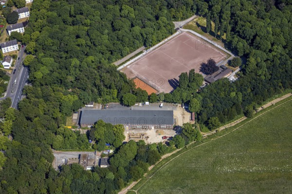 Aerial photo, SV Scherpenberg, Federal Agency for Technical Relief (THW), Scherpenberg, Mörs, Ruhr area, North Rhine-Westphalia, Germany, DE, Europe, birds-eyes, view, aerial photo, aerial photography, aerial photography, overview, bird's eye view, THW, technical, relief organisation, disaster control, gymnastics, sport, ball sport, fitness, exercise, athletics, grass pitch, artificial turf pitch, football, training, football match, football pitch, leisure, hobby, championship, athlete, team, sports field, sports facility