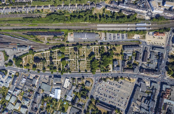 Aerial view, centre of Mörs, former goods station, railway tracks, cemetery Mörs, miners' settlement Moseler Straße, Lippestraße, Marienburger Straße, backyard, allotment gardens, historic miners' settlement, Meerbeck, Mörs, Ruhr area, North Rhine-Westphalia, Germany, DE, Europe, birds-eyes, view, aerial view, aerial photography, aerial photography, overview, overview, bird's-eye view, living, flat, houses, residential buildings, housing estate, settlement, railway line, railway network, infrastructure, traffic, train traffic, freight traffic, railway network, funeral, burial, funeral service, farewell, green area, mourning, green space, commemoration