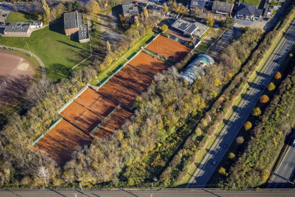 Aerial view, tree avenue, tennis court TC Asberg, Am Sportpark, Moers-Asberg, Mörs, Ruhr area, North Rhine-Westphalia, Germany, motorway A40, DE, Europe, aerial view, aerial photography, aerial photography, Ruhrorter Straße, sport, tennis, tennis court, tennis courts, tennis club, overview, bird's-eye view, overview
