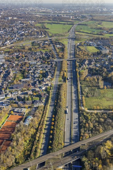 Aerial view, tree avenue, motorway A40, tennis facility TC Asberg, Am Sportpark, Moers-Asberg, Moers, Ruhr area, North Rhine-Westphalia, Germany, DE, Europe, aerial view, aerial photography, aerial photography, Ruhrorter Straße, sports, tennis, tennis facility, tennis halls, tennis courts, tennis club, overview, bird's-eye view, overview