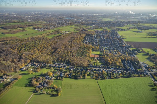 Aerial view, local view and forest area Vennikel, Kapellen-Vennikel, Mörs, Ruhr area, North Rhine-Westphalia, Germany, DE, Europe, distant view, property tax, real estate, aerial view, aerial photography, aerial photography, overview, bird's-eye view, forest area, residential area, living and living, residential area, residential buildings, birds-eyes view, overview