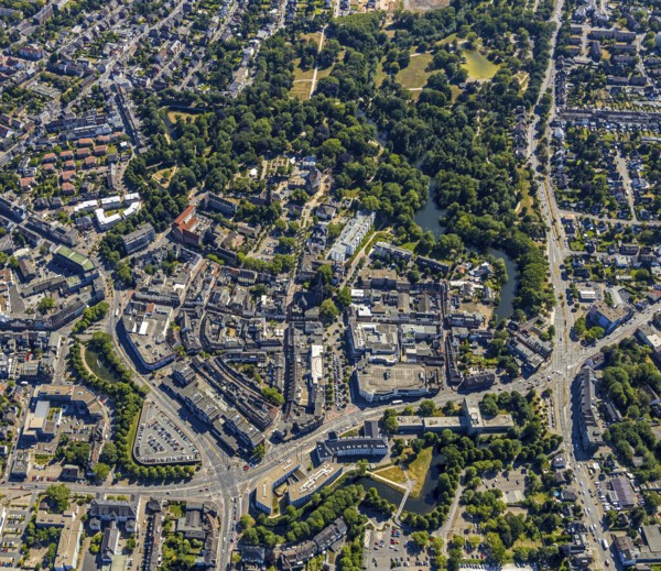 Aerial view, overview centre, structure Dutch model fortification, jagged ring of ramparts, bastions, Mörs castle park, Mörs, Ruhr area, North Rhine-Westphalia, Germany, DE, Europe, birds-eyes, view, aerial photograph, aerial photography, aerial photography, overview, bird's eye view, city centre, centre, town centre, Statdmitte