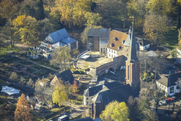 Aerial photograph, Mörs Castle, St Joseph's Catholic Church, Mörs, Ruhr area, North Rhine-Westphalia, Germany, DE, Europe, Grafschafter Museum, manor house, manor building, fort, aerial photograph, aerial photography, aerial photography, rose garden, castle, castle grounds, overview, bird's-eye view, overview