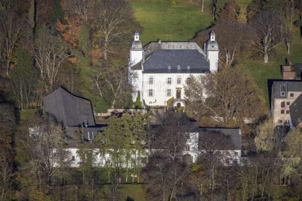 Aerial view, Lauersfort Castle, Kapellen-Holderberg, Mörs, Ruhr area, North Rhine-Westphalia, Germany, DE, monument protection, Europe, moat, autumn colours, manor house, manor building, Lauersforter Straße, aerial view, aerial photography, aerial photography, park, park grounds, castle, castle grounds, castle garden, castle park, overview, bird's eye view, moated castle, moated moat, moated castle, birds-eyes view, former manor, overview