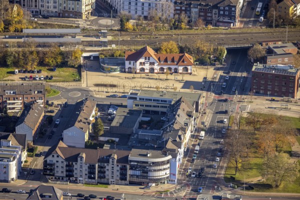 Aerial view, Mörs station, Homberger Straße to Klever Straße, Mörs, Ruhr area, North Rhine-Westphalia, Germany, railway tracks, railway station, station forecourt, DE, Deutsche Bahn AG, Europe, main station, main railway station, Homberger Straße, Klever Straße, aerial view, aerial photography, aerial photography, apartment buildings, terraced houses, overview, Vinzenzstraße, bird's eye view, birds-eyes view, overview