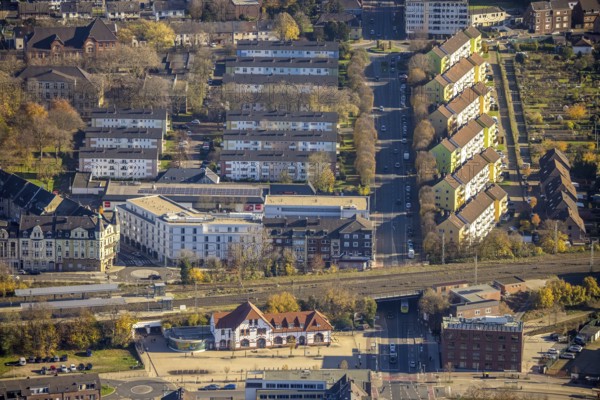 Aerial view, Mörs railway station, Homberger Straße, Homberger Straße housing estate, Tannenbergstraße, Mörs, Ruhr area, North Rhine-Westphalia, Germany, railway tracks, railway station, DE, Deutsche Bahn AG, Europe, property tax, main station, main railway station, real estate, Klever Straße, aerial view, aerial photography, aerial photography, apartment buildings, terraced houses, overview, Vinzenzstraße, bird's eye view, housing estate, living and living, residential area, residential buildings, birds-eyes view, overview