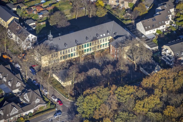 Aerial photo, GGS Uhrschule Meerbeck, Rheinkamp-Meerbeck, Mörs, Ruhr area, North Rhine-Westphalia, Germany, education, educational institution, Bismarckstraße, DE, Europe, primary school, teaching institute, aerial photo, aerial photography, aerial photography, school, overview, bird's eye view, birds-eyes view, overview