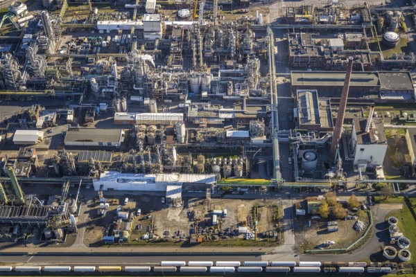 Aerial view, INEOS Solvents Gemany Mörs plant, Rheinkamp-Meerbeck, Mörs, Ruhr area, North Rhine-Westphalia, Germany, chemical plant, DE, Europe, commercial enterprises, commercial area, commercial park, commercial site, commercial use, industrial area, industrial building, industrial site, aerial photograph, aerial photography, aerial photography, overview, bird's-eye view, Ineos plant, birds-eyes view, overview