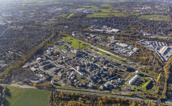 Aerial view, INEOS Solvents Gemany Mörs plant, Rheinkamp-Meerbeck, Mörs, Ruhr area, North Rhine-Westphalia, Germany, chemical plant, DE, Europe, commercial enterprises, commercial area, commercial park, commercial site, commercial use, industrial area, industrial building, industrial site, aerial photograph, aerial photography, aerial photography, overview, bird's-eye view, Ineos plant, birds-eyes view, overview