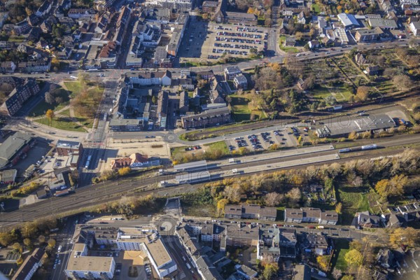 Aerial view, Mörs railway station, Homberger Straße to Klever Straße, Mörs, Ruhr area, North Rhine-Westphalia, Germany, railway tracks, railway station, station forecourt, DE, Deutsche Bahn AG, Europe, Friedrich-Ebert-Platz, property tax, main railway station, main station, Homberger Straße, real estate, Klever Straße, aerial view, aerial photography, aerial photography, apartment buildings, terraced houses, overview, Vinzenzstraße, bird's-eye view, residential complex, living and living, residential area, residential buildings, birds-eyes view, overview