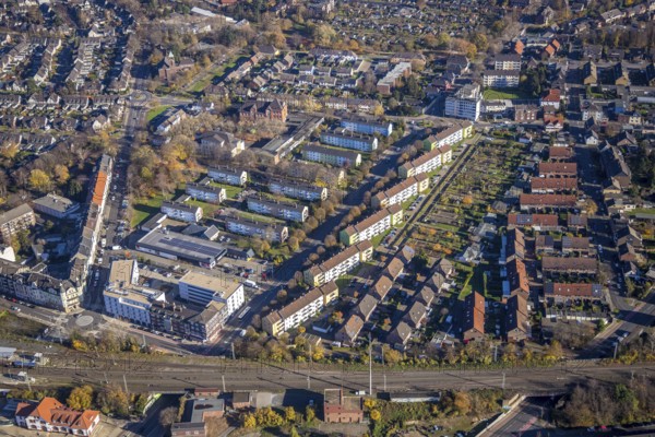Aerial view, residential and care centre Mörs, housing estate Homberger Straße, Tannenbergstraße, Mörs, Ruhr area, North Rhine-Westphalia, Germany, railway tracks, DE, Europe, healthcare, Lotharstraße, aerial view, aerial photography, aerial photography, medical facility, medical assistance, apartment buildings, emergency service, nursing service, terraced houses, overview, bird's-eye view, overview, medical care