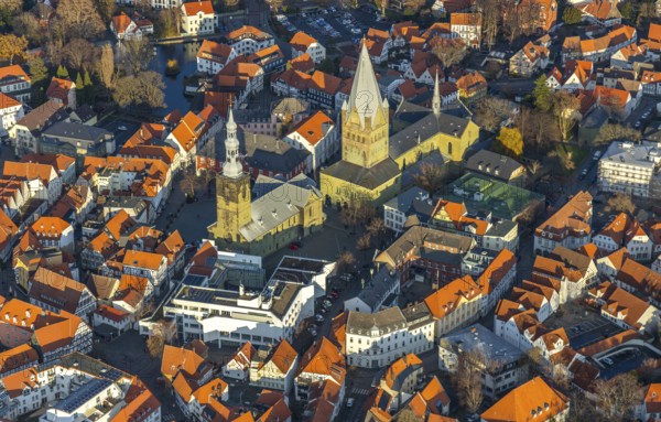 Aerial view, city centre view, old town, St. Petri Church Alde Kerke, St. Patrokli Cathedral, Soest, Soester Börde, North Rhine-Westphalia, Germany, place of worship, city, DE, cathedral, cathedral square, Europe, religious community, place of worship, property tax, real estate, church, parish, denomination, aerial view, aerial photography, aerial photography, Petrikirchhof, religion, overview, bird's-eye view, bird's-eye view, catholic church, overview, red roofs, red house roofs