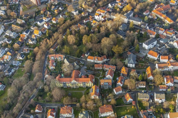Aerial view, Bergenthalpark, Spital Physio, Soest, Soester Börde, North Rhine-Westphalia, Germany, DE, Daelengasse, Europe, health care, green area, paediatric practice, clinic, aerial view, aerial photography, aerial photography, medical facility, medical assistance, emergency service, Nöttenstraße, park, overview, bird's-eye view, overview, medical care