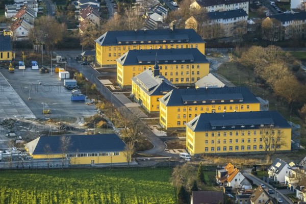 Aerial view, construction area former Kanaal van Wessem barracks, housing estate and refugee accommodation, Soest, Soester Börde, North Rhine-Westphalia, Germany, construction work, construction area, building site, building plots, construction project, construction site, DE, Europe, property tax, Hiddingser Weg, real estate, capacity requirements, aerial photograph, aerial photography, aerial photography, overview, bird's eye view, housing estate, living and living, residential area, residential buildings, residential neighbourhood, bird's eye view, overview
