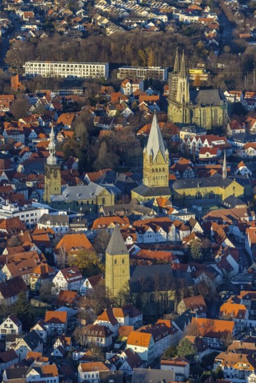 Aerial view, city centre view, old town, protestant church Sankt Maria zur Wiese, St. Petri Alde Kerke, St. Patrokli-Dom, Sankt Pauli Kirche, St. Albertus-Magnus-Kirche, Soest, Soester Börde, North Rhine-Westphalia, Germany, place of worship, City, DE, Domplatz, Europe, religious community, place of worship, property tax, real estate, church, parish, denomination, aerial view, aerial photography, aerial photography, Paulistraße, Petrikirchhof, religion, overview, bird's-eye view, Wiesenstraße, living and life, residential area, residential buildings, birds-eyes view, catholic church, overview, red roofs, red house roofs