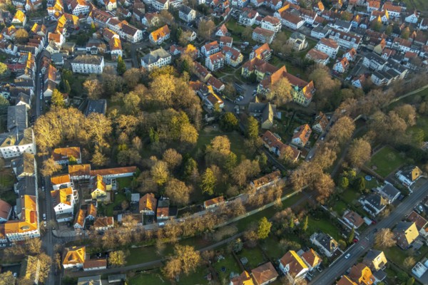 Aerial view, Bergenthalpark, Spital Physio, Soest, Soester Börde, North Rhine-Westphalia, Germany, DE, Daelengasse, Europe, health care, green area, paediatric practice, clinic, aerial view, aerial photography, aerial photography, medical facility, medical assistance, emergency service, Nöttenstraße, park, overview, bird's-eye view, overview, medical care